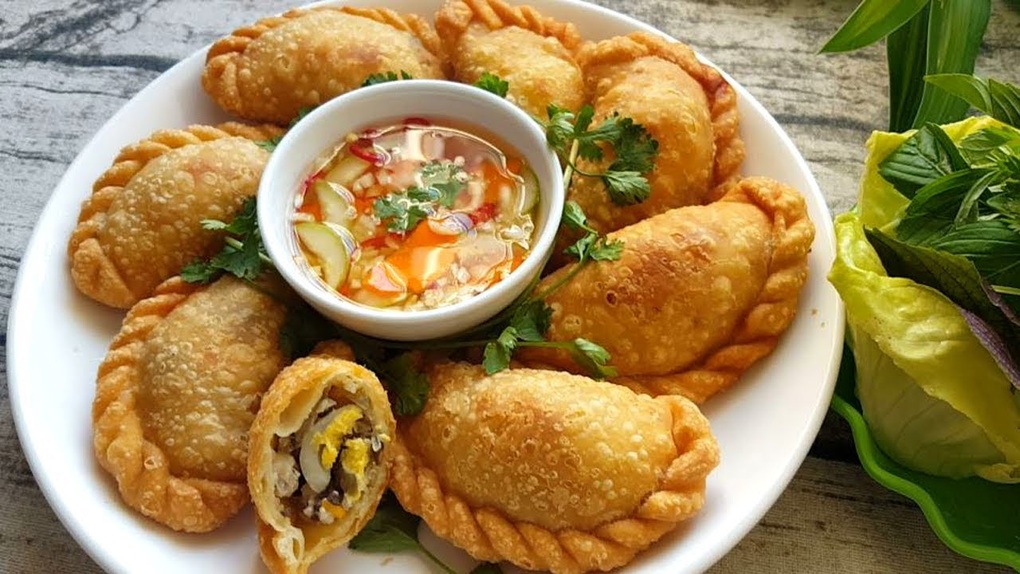 Khách Đà Lạt ra Hà Nội tố bị chặt chém vì ăn bánh gối hết 40.000 đồng/cái - 3 Khách Đà Lạt ra Hà Nội tố bị chặt chém vì ăn bánh gối hết 40.000 đồng/cái - 3