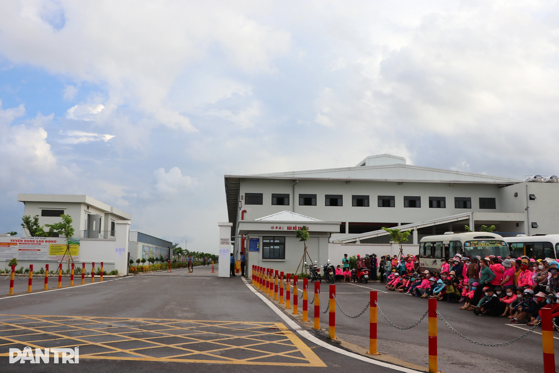 5 bin işçi iş bıraktı: İl Parti Komitesi talimat verdi, işçiler hâlâ fabrikaya girmedi - 2 5.000 công nhân ngừng việc: Tỉnh ủy chỉ đạo, công nhân vẫn chưa vào xưởng - 2