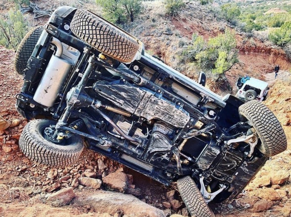 Hình ảnh hổ thẹn của chiếc xe được quảng cáo là chiến binh off-road - 3 Hình ảnh hổ thẹn của chiếc xe được quảng cáo là chiến binh off-road - 3