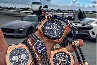 Rộ mốt "check-in" bằng đồng hồ xa xỉ