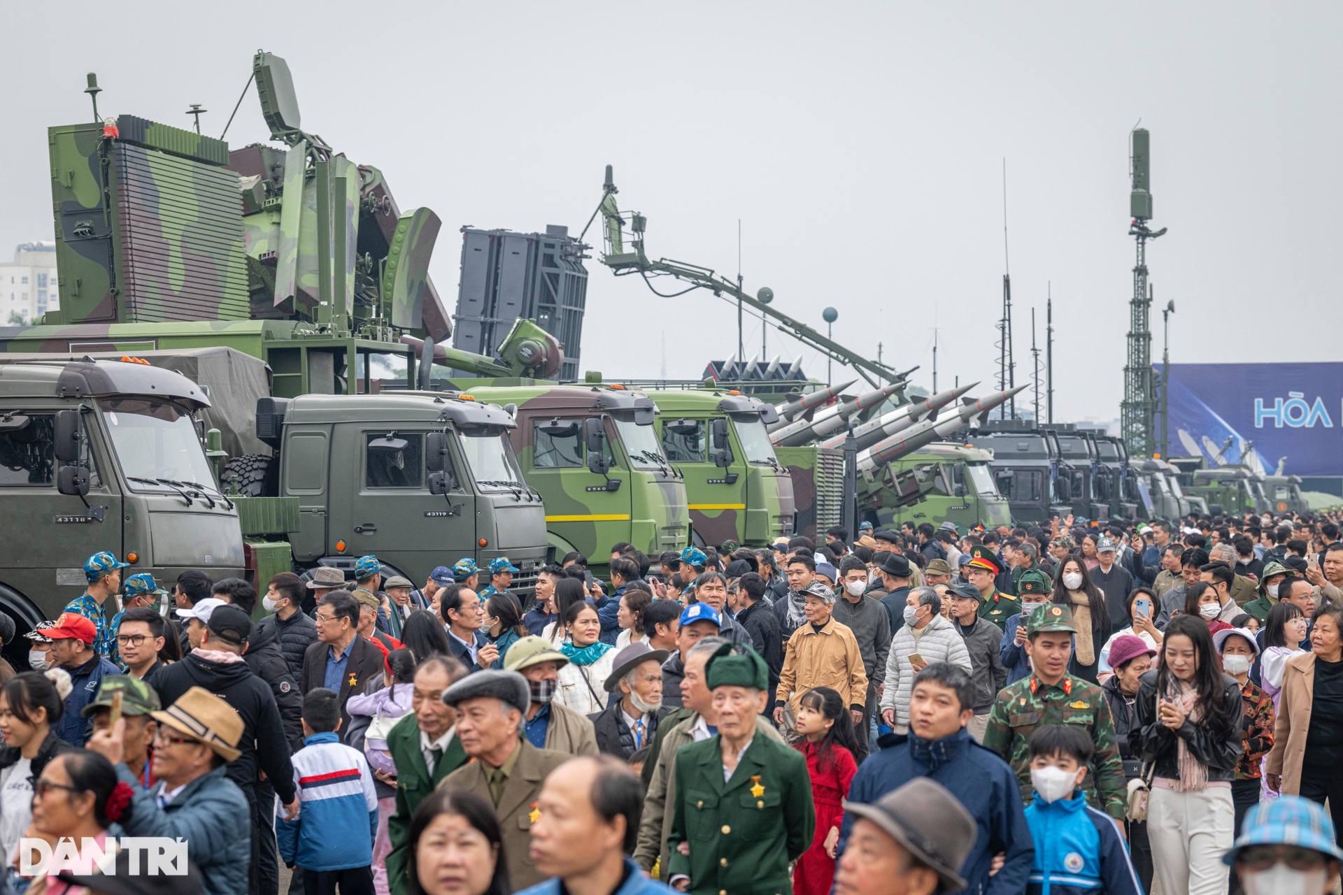 Hàng vạn người dân thích thú khám phá, trải nghiệm tại Triển lãm Quốc phòng - 3 Hàng vạn người dân thích thú khám phá, trải nghiệm tại Triển lãm Quốc phòng - 3