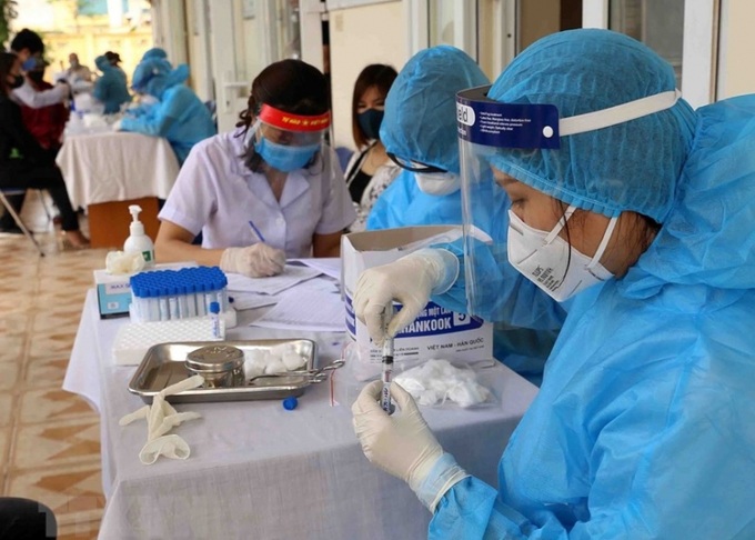 Tp Hà Nội yêu cầu các cơ sở y tế công khai giá xét nghiệm Covid 19.