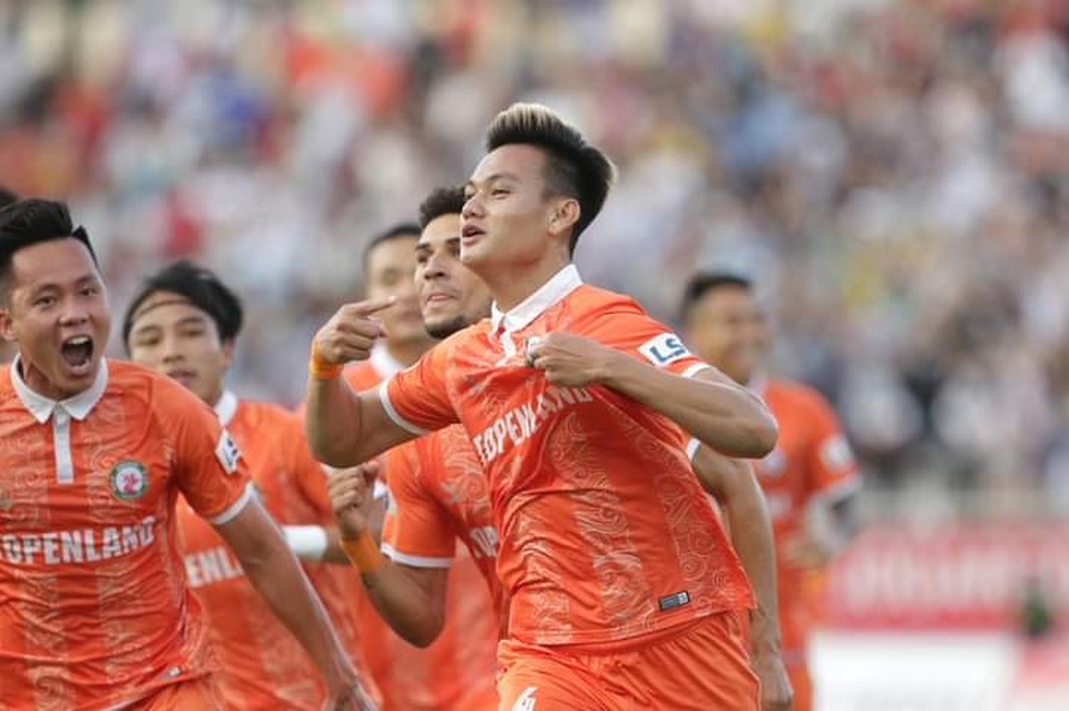 Tấn Tài giúp Bình Định FC chiến thắng ở trận đấu HLV Park Hang Seo dự khán - 5 Tấn Tài giúp Bình Định FC chiến thắng ở trận đấu HLV Park Hang Seo dự khán - 5