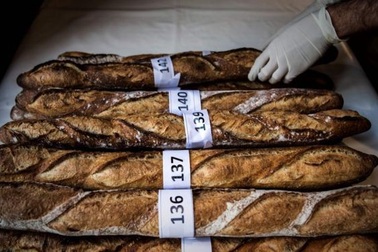 Ông Macron kêu gọi công nhận bánh mì Pháp là di sản UNESCO