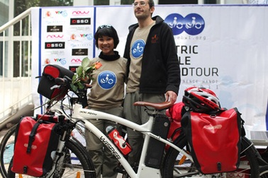 Cô gái Việt và chuyến trăng mật quanh thế giới