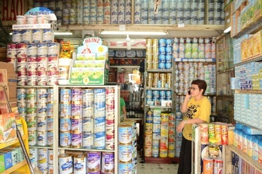 Người tiêu dùng dè chừng vì sữa nhiễm khuẩn