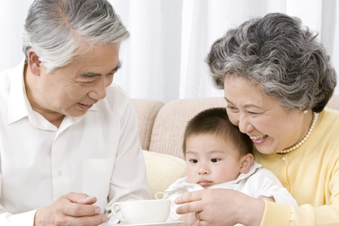 Bố đi tù, mẹ bỏ đi, ông bà nội có thể khai sinh cho cháu không?