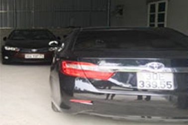 Làm giả giấy tờ hàng loạt "xế hộp" rồi mang đi cầm cố lấy tiền