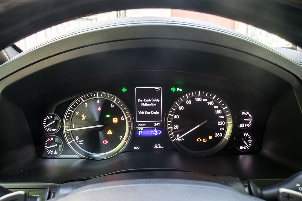Lexus LX570 Super Sport 2021: Thay đổi nhẹ nhưng đại gia Việt vẫn săn đón - 11 Lexus LX570 Super Sport 2021: Thay đổi nhẹ nhưng đại gia Việt vẫn săn đón - 11