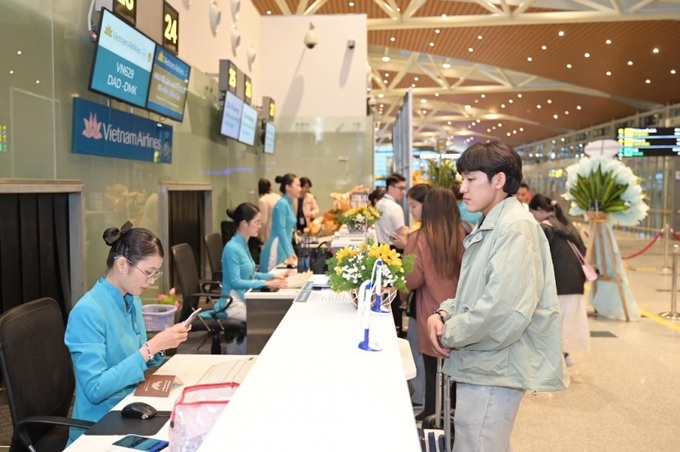 Hành khách làm thủ tục chuyến bay VN629 khởi hành lúc 20h00 từ sân bay quốc tế Đà Nẵng.