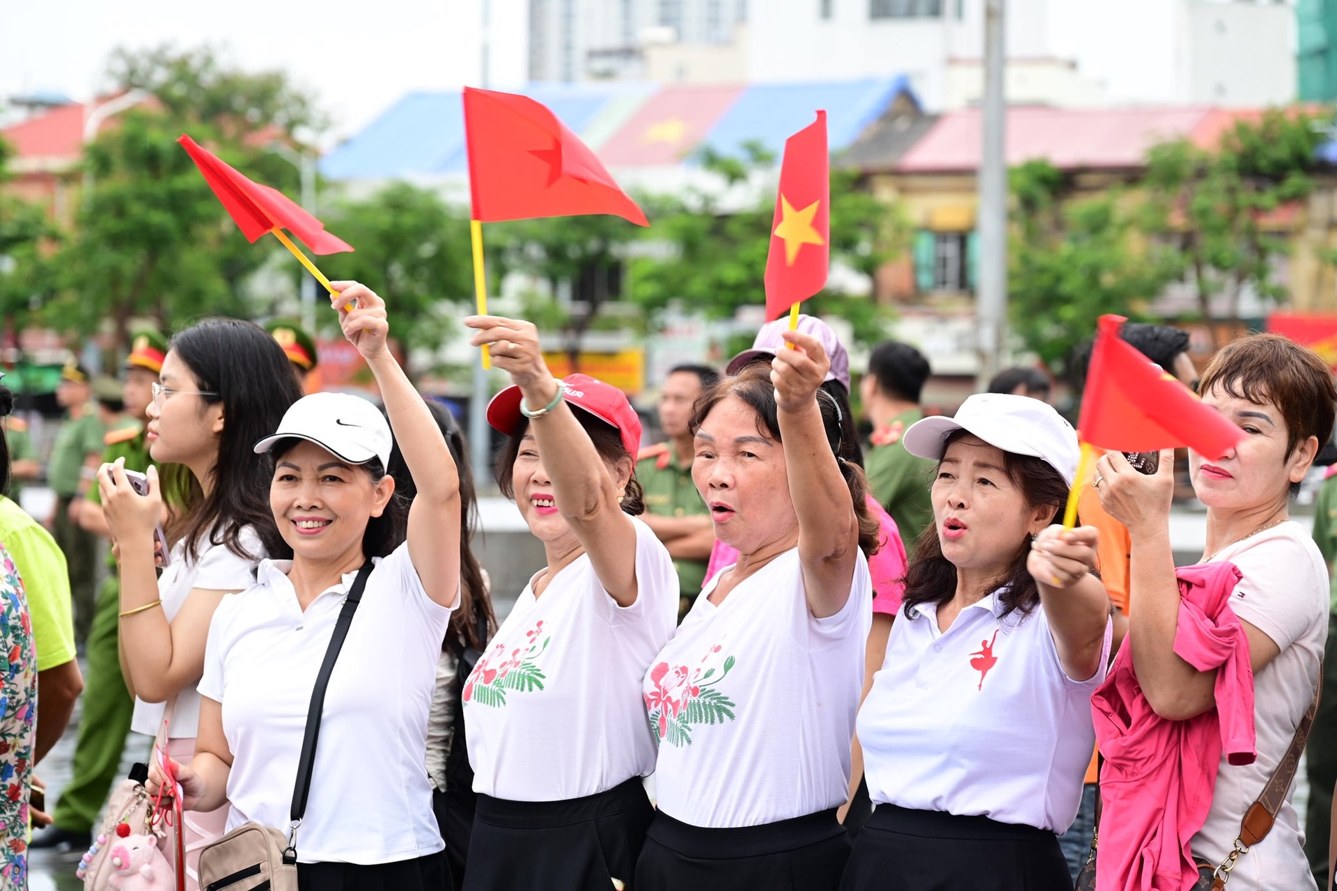 Kỵ binh Cảnh sát cơ động biểu diễn ở trung tâm Hải Phòng - 6 Kỵ binh Cảnh sát cơ động biểu diễn ở trung tâm Hải Phòng - 6