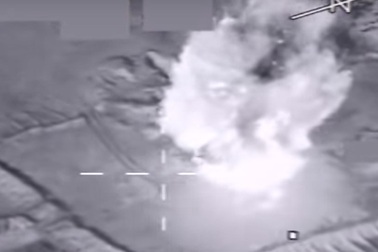 Liên quân không kích san phẳng nhà máy dầu khí của phiến quân IS