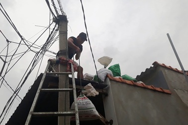 Thêm một người tử nạn khi chằng mái nhà chống bão số 6