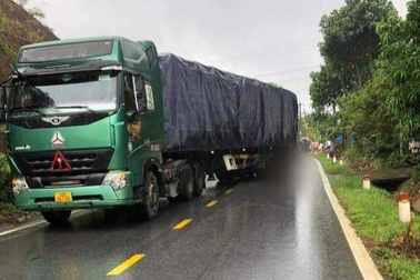 Va chạm xe đầu kéo, 2 người đi xe máy tử vong