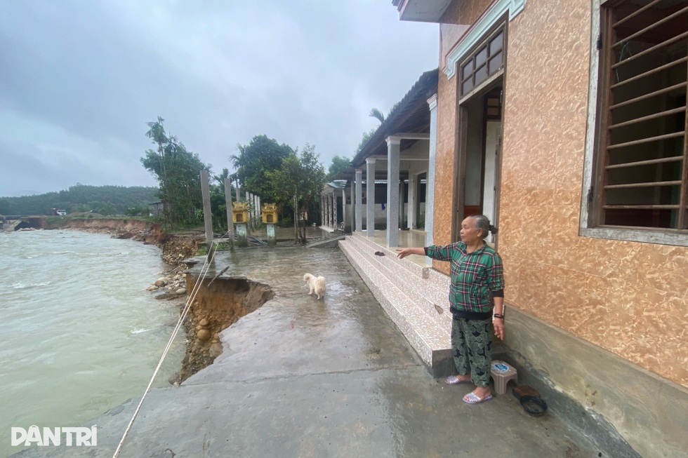 Lũ quét như “sóng thần” cuốn phăng nhiều ngôi nhà dưới chân Bạch Mã - 4 Lũ quét như “sóng thần” cuốn phăng nhiều ngôi nhà dưới chân Bạch Mã - 4