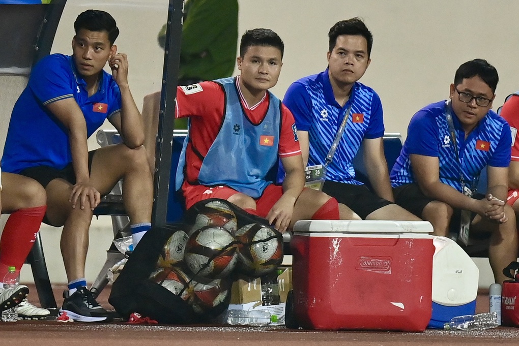 HLV Troussier: Tương lai của tôi nên được đề cập ở thời điểm khác - 2 HLV Troussier: Tương lai của tôi nên được đề cập ở thời điểm khác - 2