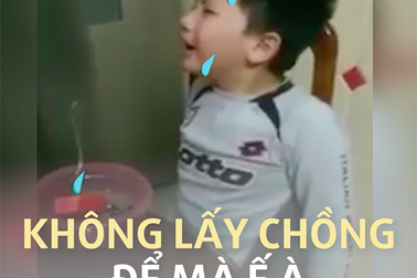 Cậu bé đáng yêu khóc không cho chị lấy chồng vì sợ chị khổ