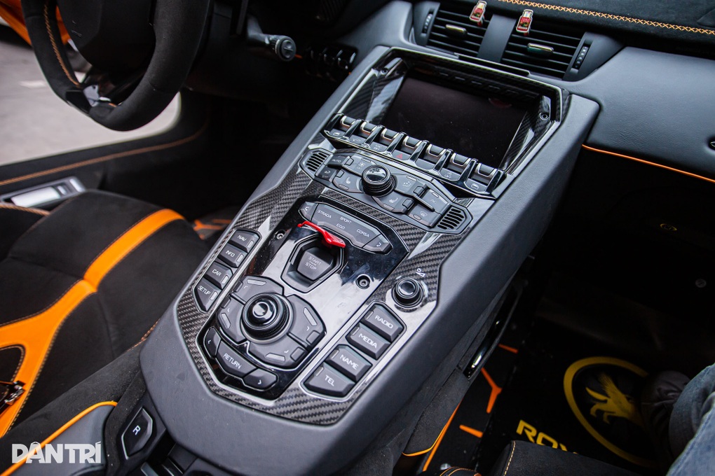 Mua lại siêu xe Lamborghini, đại gia Hà Nội lỗ hơn 5 tỷ đồng sau 5.000km - 12 Mua lại siêu xe Lamborghini, đại gia Hà Nội lỗ hơn 5 tỷ đồng sau 5.000km - 12