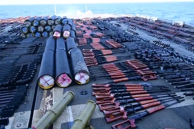 Mỹ tịch thu hàng nghìn vũ khí nguồn gốc Trung Quốc trên biển Ả rập