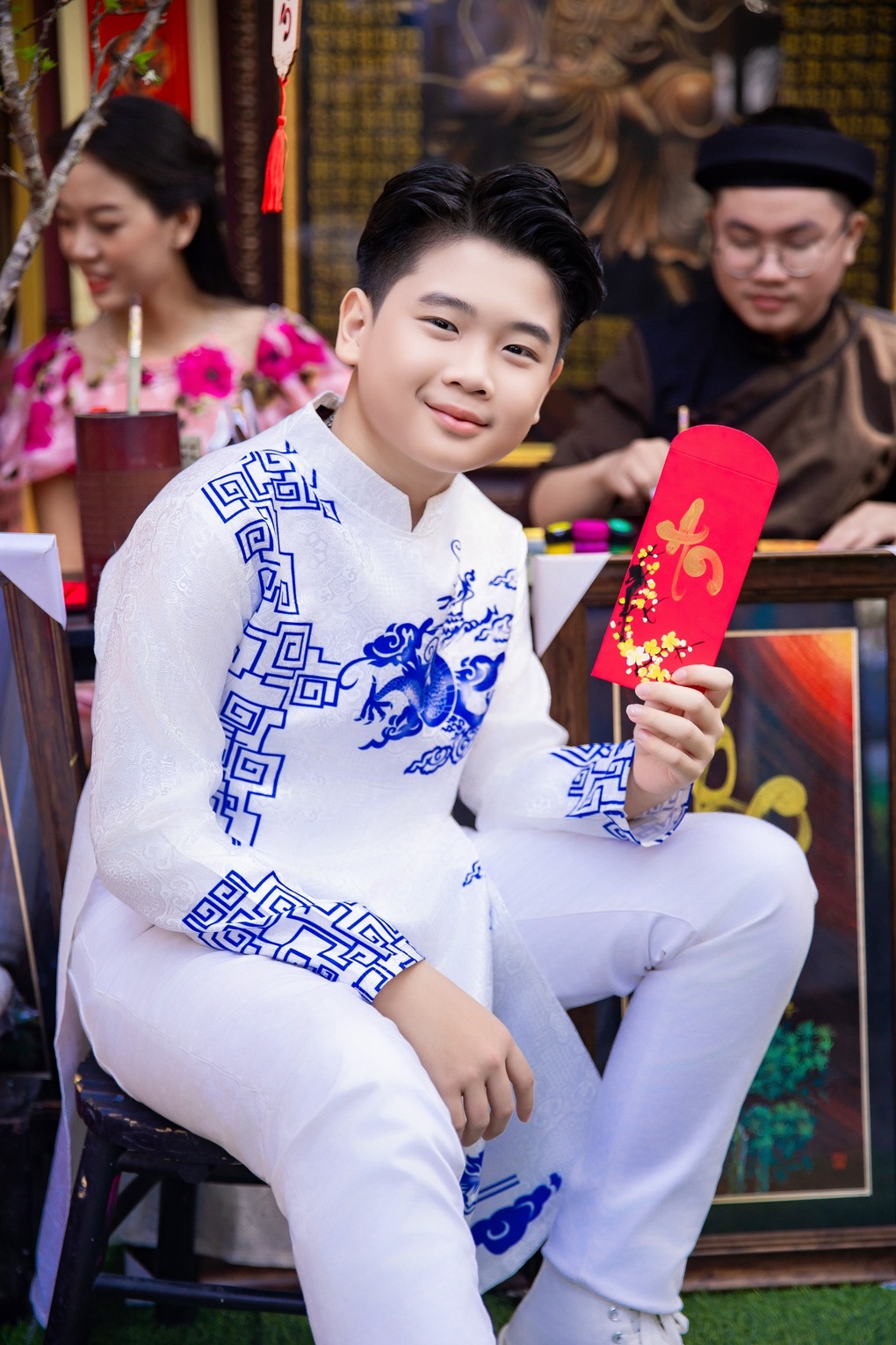 Ảo thuật gia nhí Bảo Long kể lần chấn thương khi diễn đâm xuyên qua thùng - 2 Ảo thuật gia nhí Bảo Long kể lần chấn thương khi diễn đâm xuyên qua thùng - 2