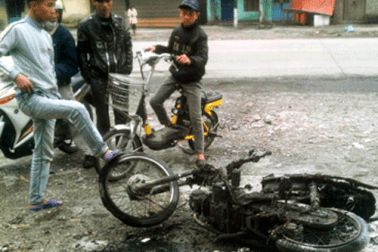 Đốt xe máy rồi bỏ đi