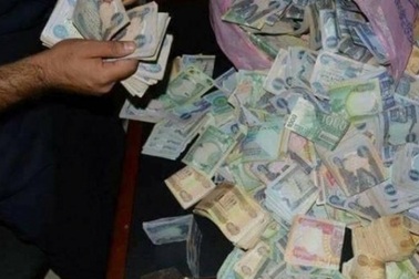 Kinh ngạc tìm thấy kho báu của một bà lão ăn mày