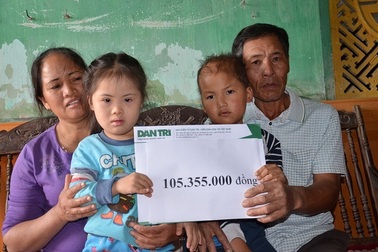 Vợ chồng nghèo bán ruộng cứu con được bạn đọc giúp đỡ hơn 105 triệu đồng