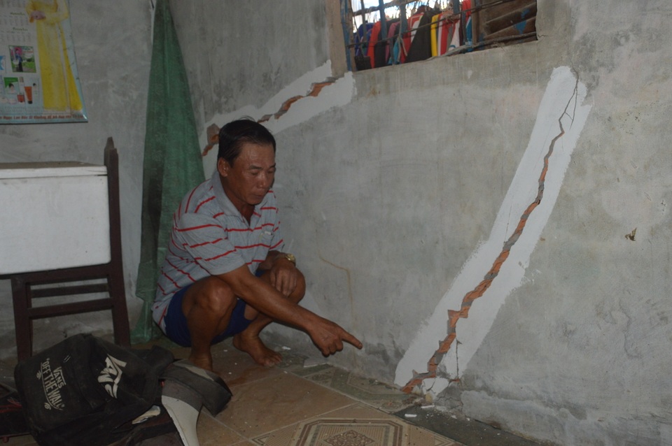 “Đại gia” miền biển xây công trình đồ sộ làm hư hỏng nhà dân - 3 “Đại gia” miền biển xây công trình đồ sộ làm hư hỏng nhà dân - 3