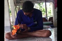 Chùng lòng với clip "ông buồn vì mua ô tô cho nhưng cháu không chơi"