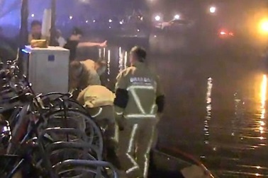 Du khách Anh chết đuối bên dòng kênh Amsterdam vì đi tìm chỗ tiểu