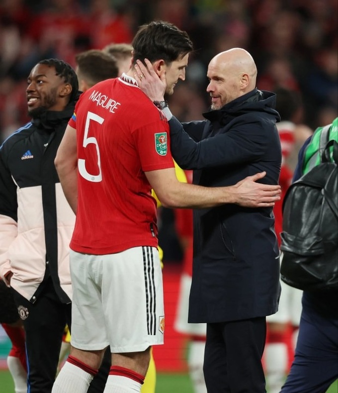 HLV Ten Hag bình luận về Maguire trước trận mở màn Premier League - 1
