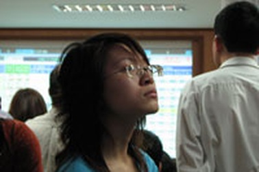 Thị trường chứng khoán tiếp tục hạ nhiệt