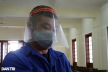 Gã đàn ông "đi tù nhẵn mặt" rơi nước mắt hội ngộ con trai trong trại giam