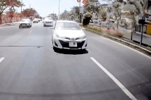 Xe bán tải gây tai nạn dồn toa, nghi do nữ tài xế mất tập trung