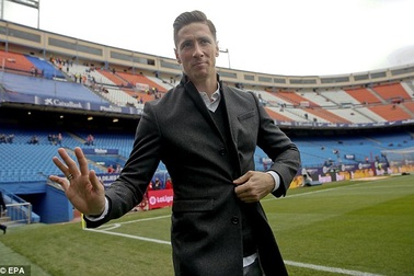 Torres cười tươi rói, trở lại sân cỏ sau chấn thương kinh hoàng