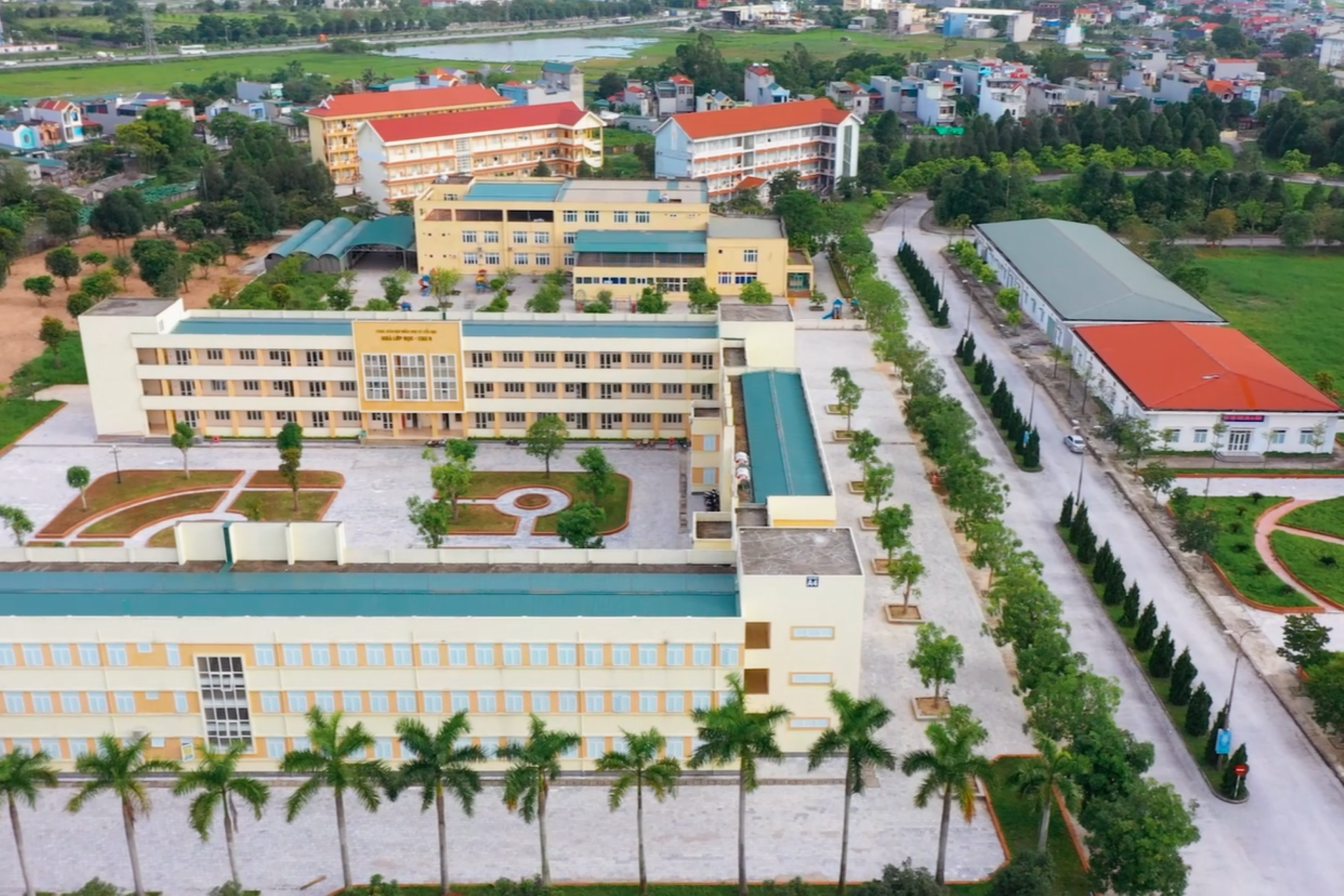 Hong Duc Üniversitesi'nin çok seviyeli eğitim tesislerinin öğrenim ücretlerini artırmasının nedenleri - 1 Lý do cơ sở giáo dục nhiều cấp của Trường Đại học Hồng Đức thu tăng học phí - 1