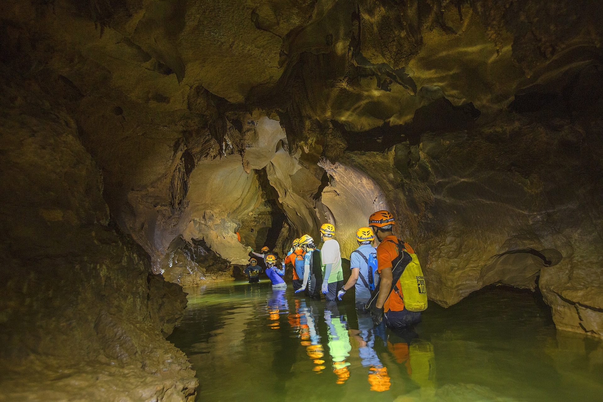 Journey to explore Cha Loi cave, adventurous waterfall rafting in western Truong Son - 6