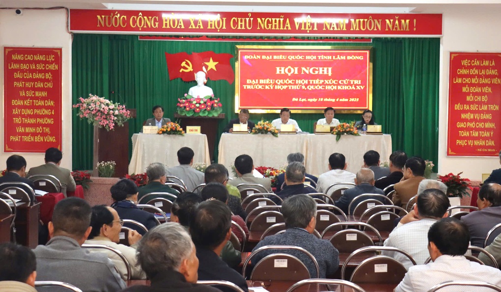 Cử tri băn khoăn về việc đi lại của cán bộ, công chức sau sáp nhập - 1