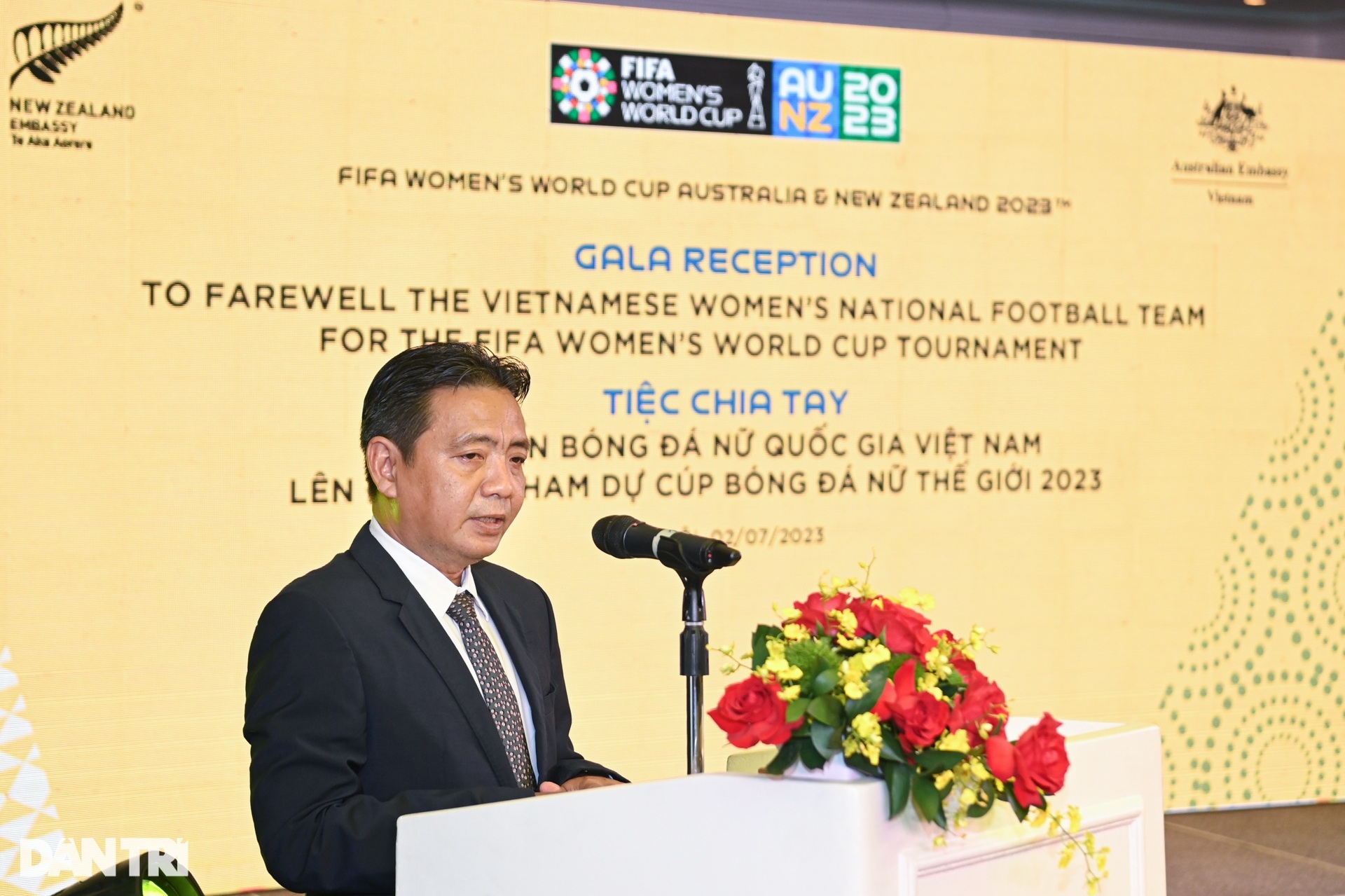 Huỳnh Như cắt chiếc bánh đặc biệt, háo hức trước ngày dự World Cup - 5 Huỳnh Như cắt chiếc bánh đặc biệt, háo hức trước ngày dự World Cup - 5