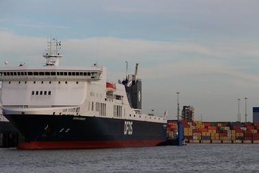 Phà chở hơn 300 người bốc cháy trên biển Baltic