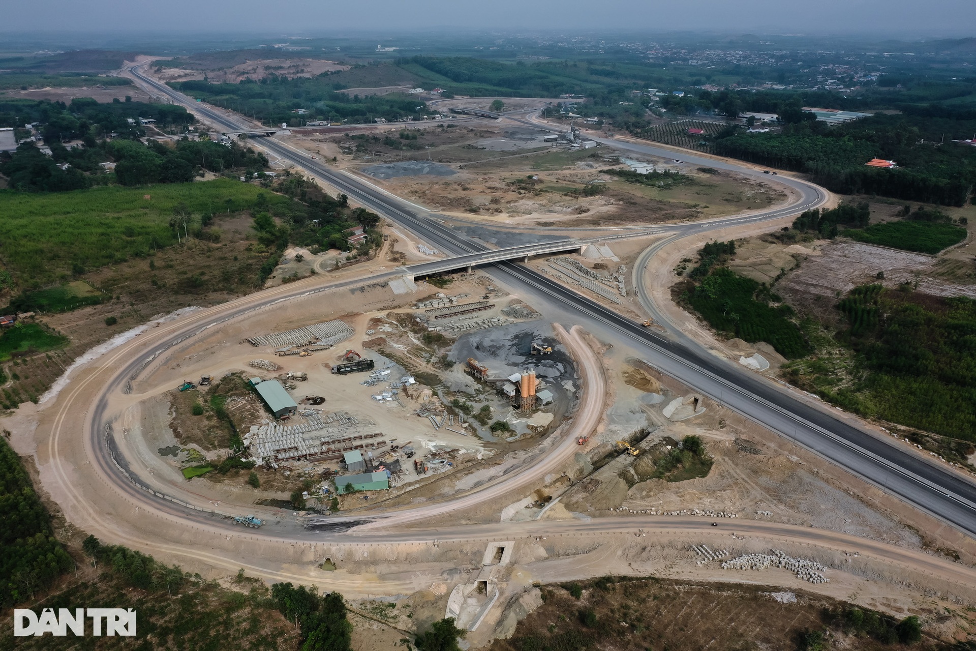 Cao tốc nối TPHCM - Phan Thiết hơn 2 giờ lái xe sắp khánh thành - 9 Cao tốc nối TPHCM - Phan Thiết hơn 2 giờ lái xe sắp khánh thành - 9