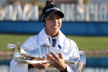 Golfer xinh đẹp người Thái Lan đứng đầu trên hệ thống major năm 2021