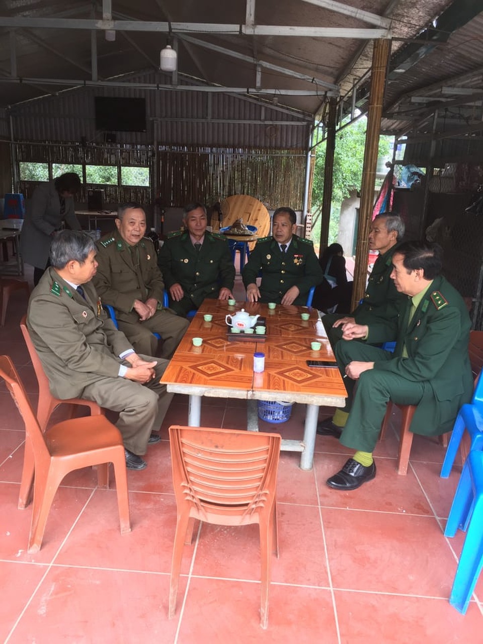 Pò Hèn 17/2 - Thấm đẫm tình đồng đội trong ngày giỗ chung - 5 Pò Hèn 17/2 - Thấm đẫm tình đồng đội trong ngày giỗ chung - 5