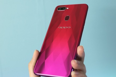 Smartphone tràn viền: cuộc đua mới của làng công nghệ