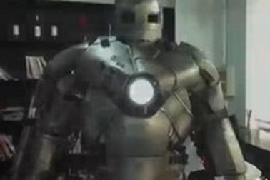 Mặc… “áo giáp sắt” để đi làm