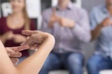 Lấy lời khai người bị câm điếc như thế nào?