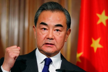 Ngoại trưởng Trung Quốc nói Mỹ "mất trí"