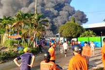 Cháy lớn tại công ty xử lý môi trường ở Bình Dương