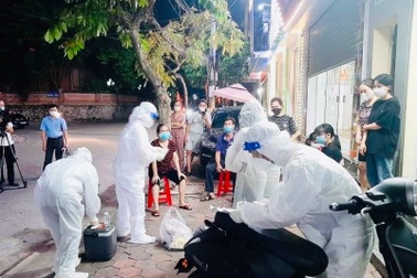 Trắng đêm lấy mẫu xét nghiệm toàn bộ thành phố Phủ Lý