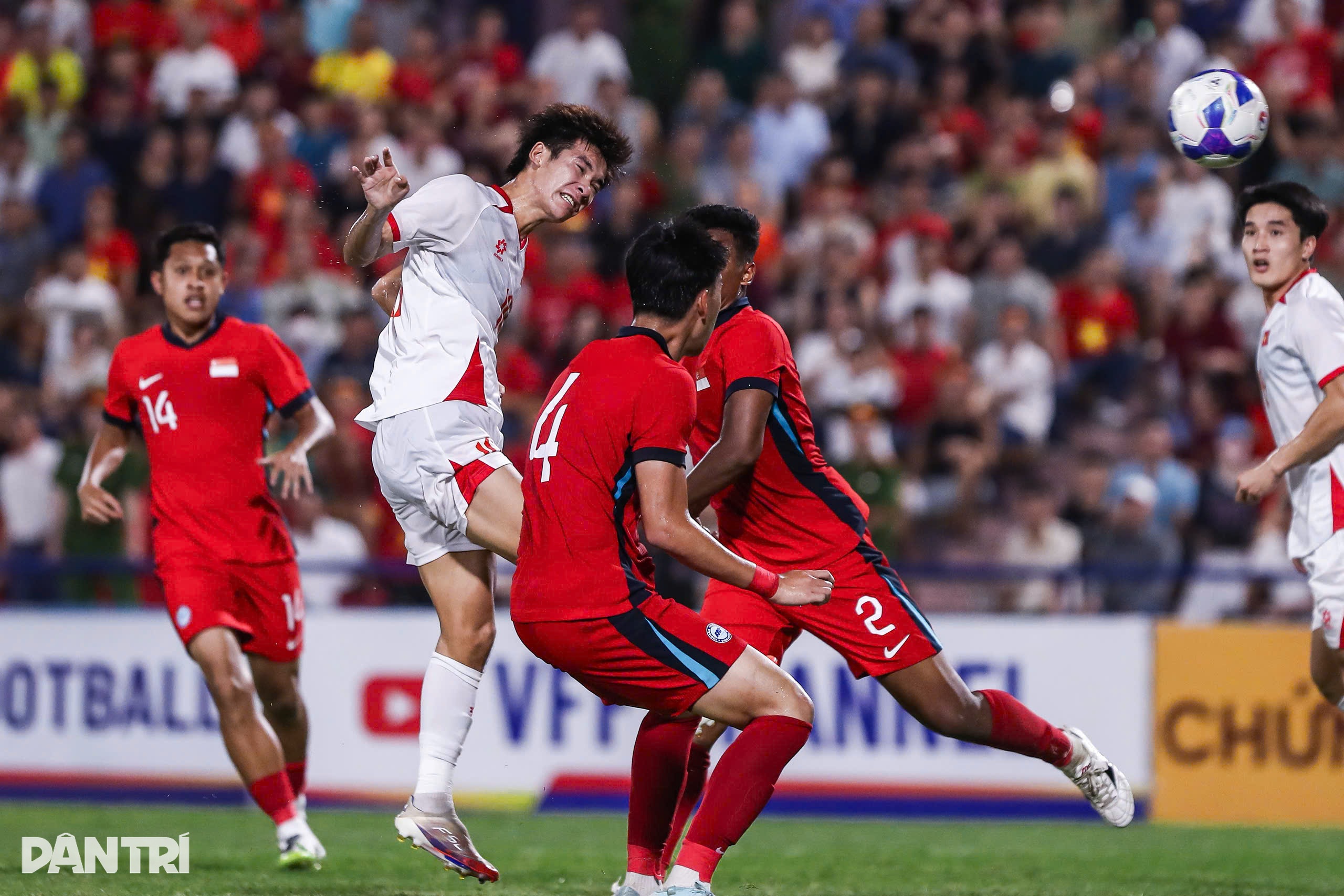 Màn trình diễn của Đình Bắc và Văn Trường trước U23 Singapore - 12